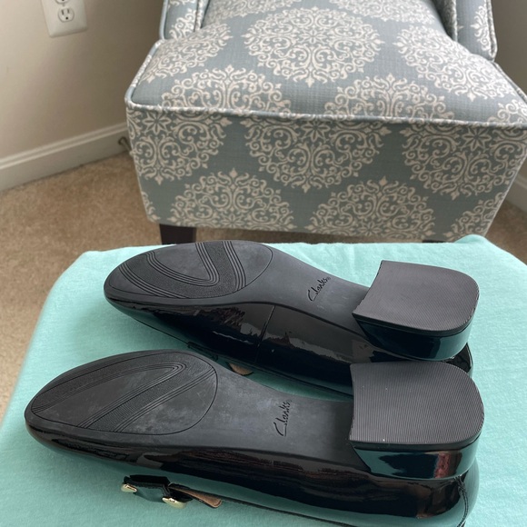 Clarks Daiss 30 Black Patent Shoes size 9.5 NIB - Picture 5 of 7